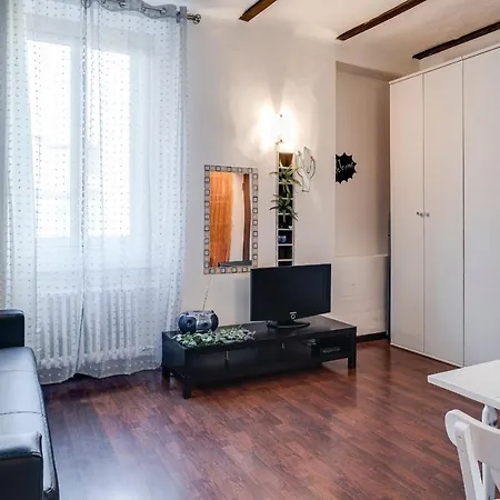 Confortevole Monolocale A Ben Arredato * ميلان